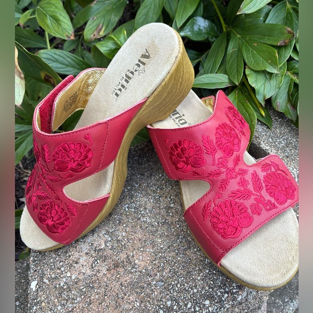 New ALEGRIA Womens size 8 Linn Red Embroidered Leather Slip On Wedge Sandals - Picture 2 of 8